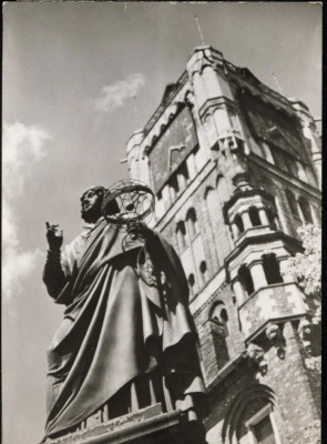 Toruń - pomnik Mikołaja Kopernika (2)