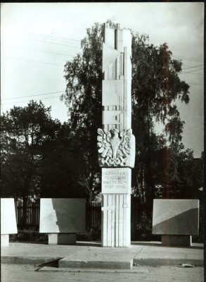 Chojnice - pomnik ku czci poległych nauczycieli (2)