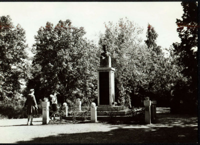Dąbie - pomnik Tadeusza Kościuszko (2)