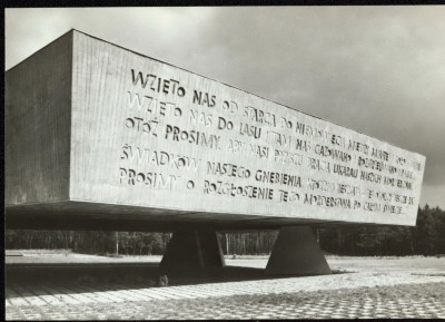 Chełmno n.Nerem - pomnik na terenie obozu zagłady